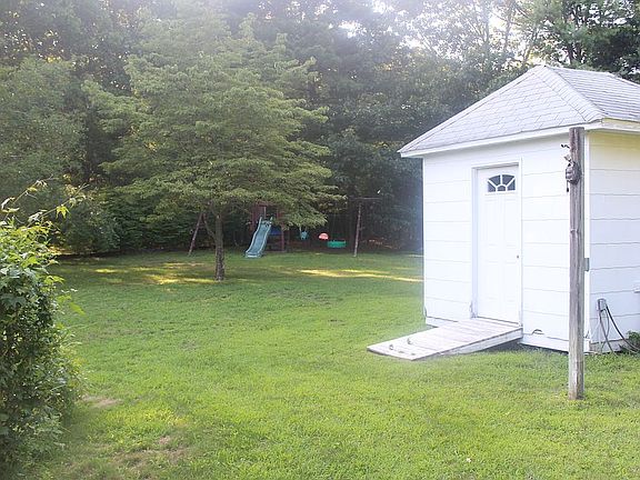 5th image of 9 Eileen Ln