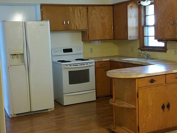 2nd image of 847 Beatrice Ave