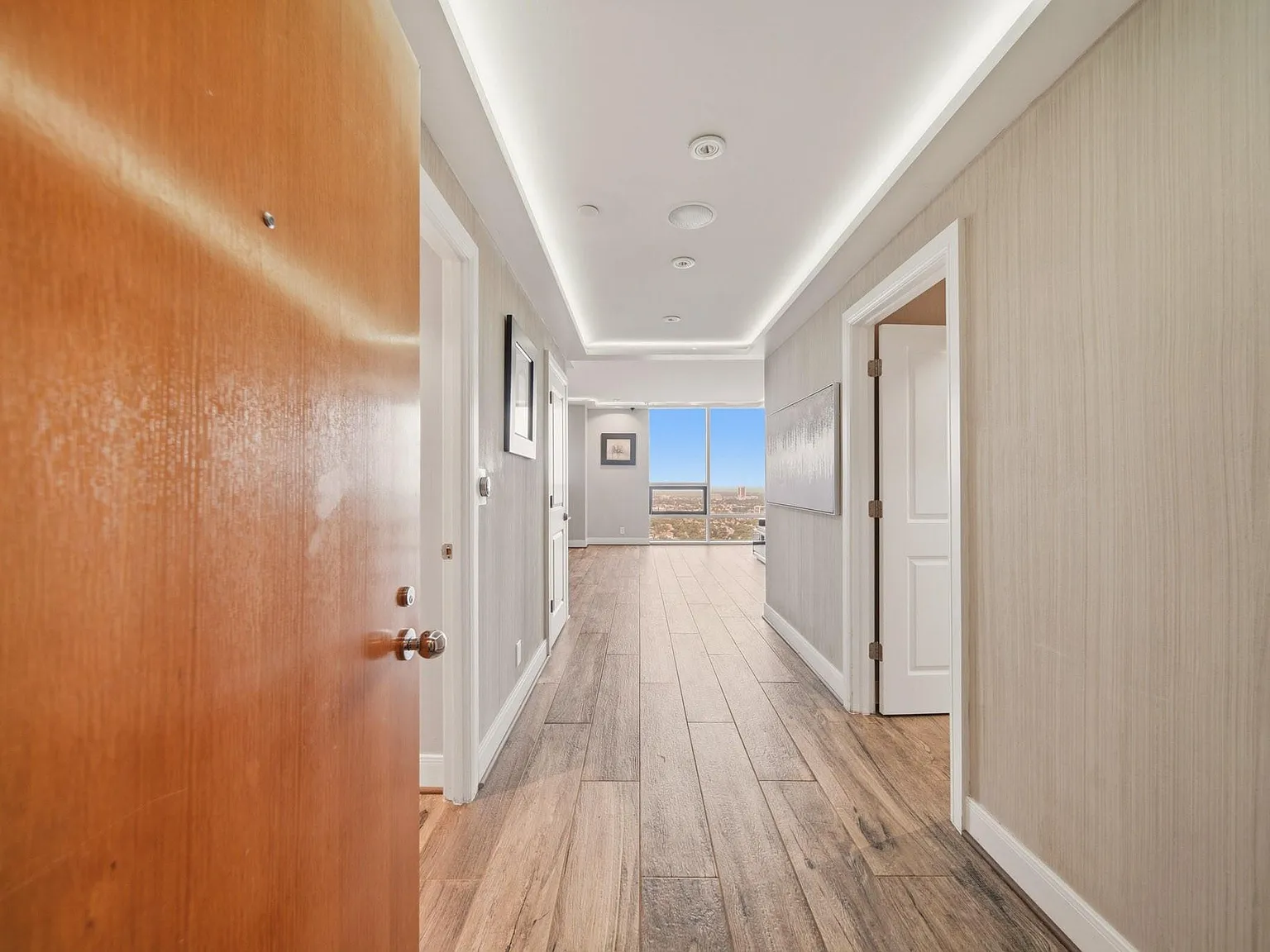 3 bed, 2.5 bath, 1729 sqft, $4,990 — Photo 2
