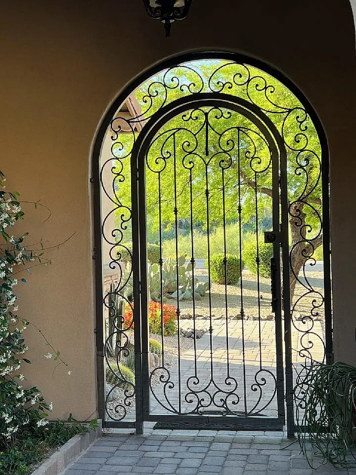 4 bed, 4.5 bath, 4820 sqft, $15,500 — Photo 4