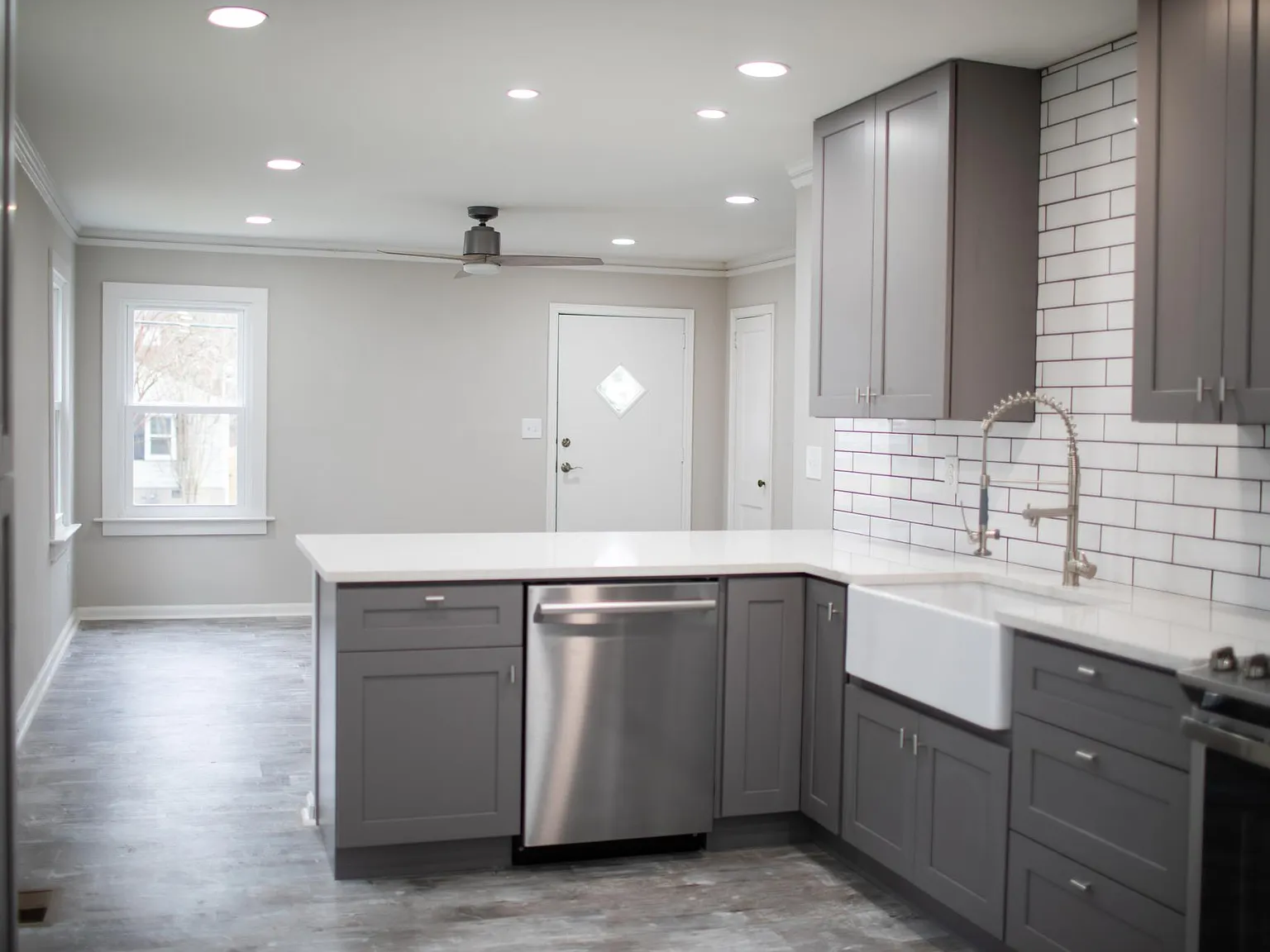 382 Enota Pl SW — Photo 2
