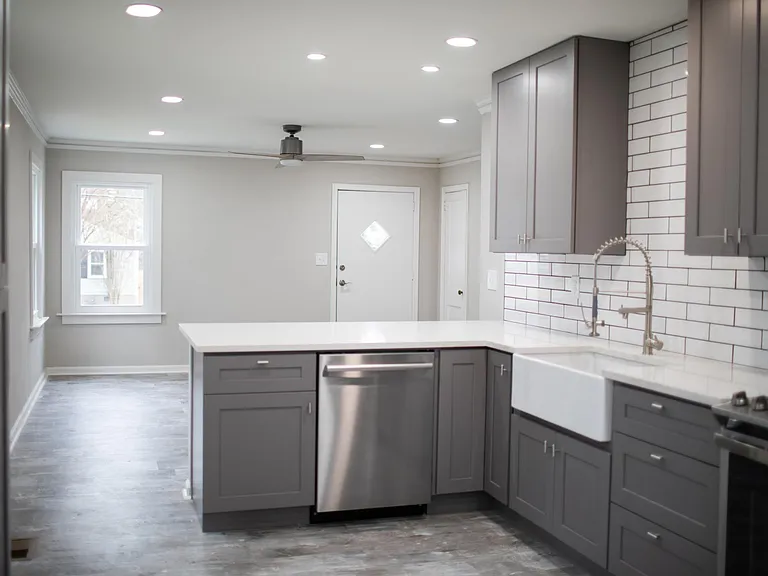 382 Enota Pl SW — Photo 2