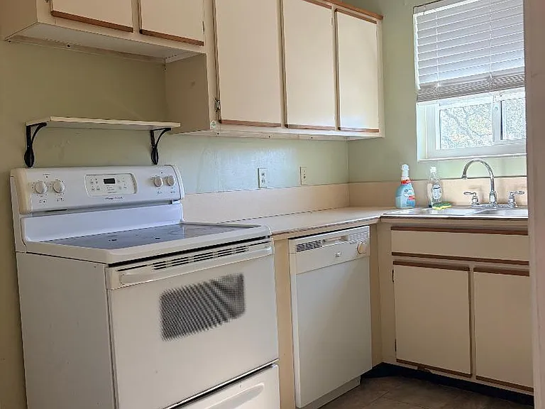 2842 Sydney St #4 — Photo 7