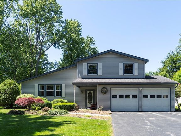 2nd image of 8013 Thyme Cir