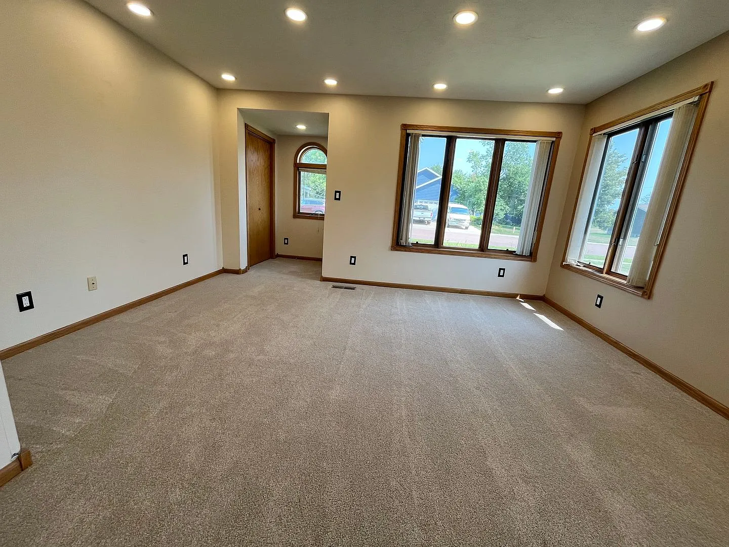 2 Bed/1 Bath Ground Floor Twinhome in Lennox! — Photo 3