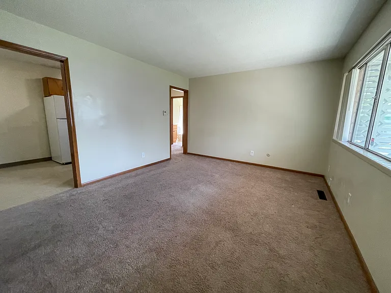 708 E Walnut St #203 — Photo 10