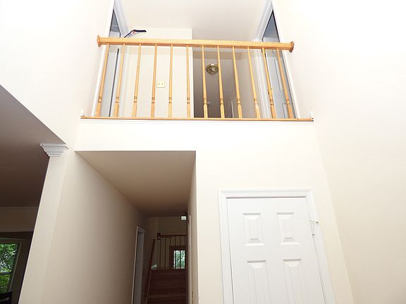 5th image of 14717 Stratford Dr