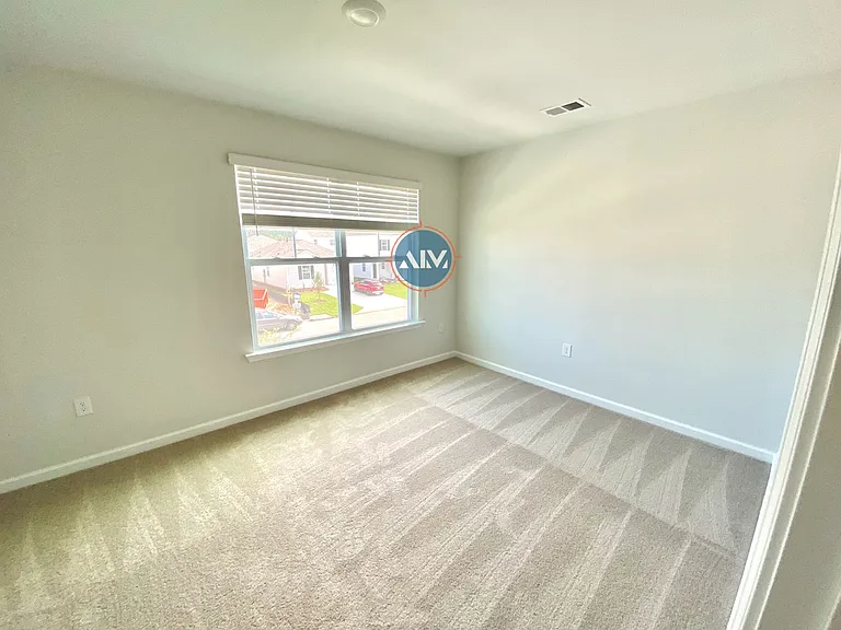 1729 Sanctum St — Photo 14