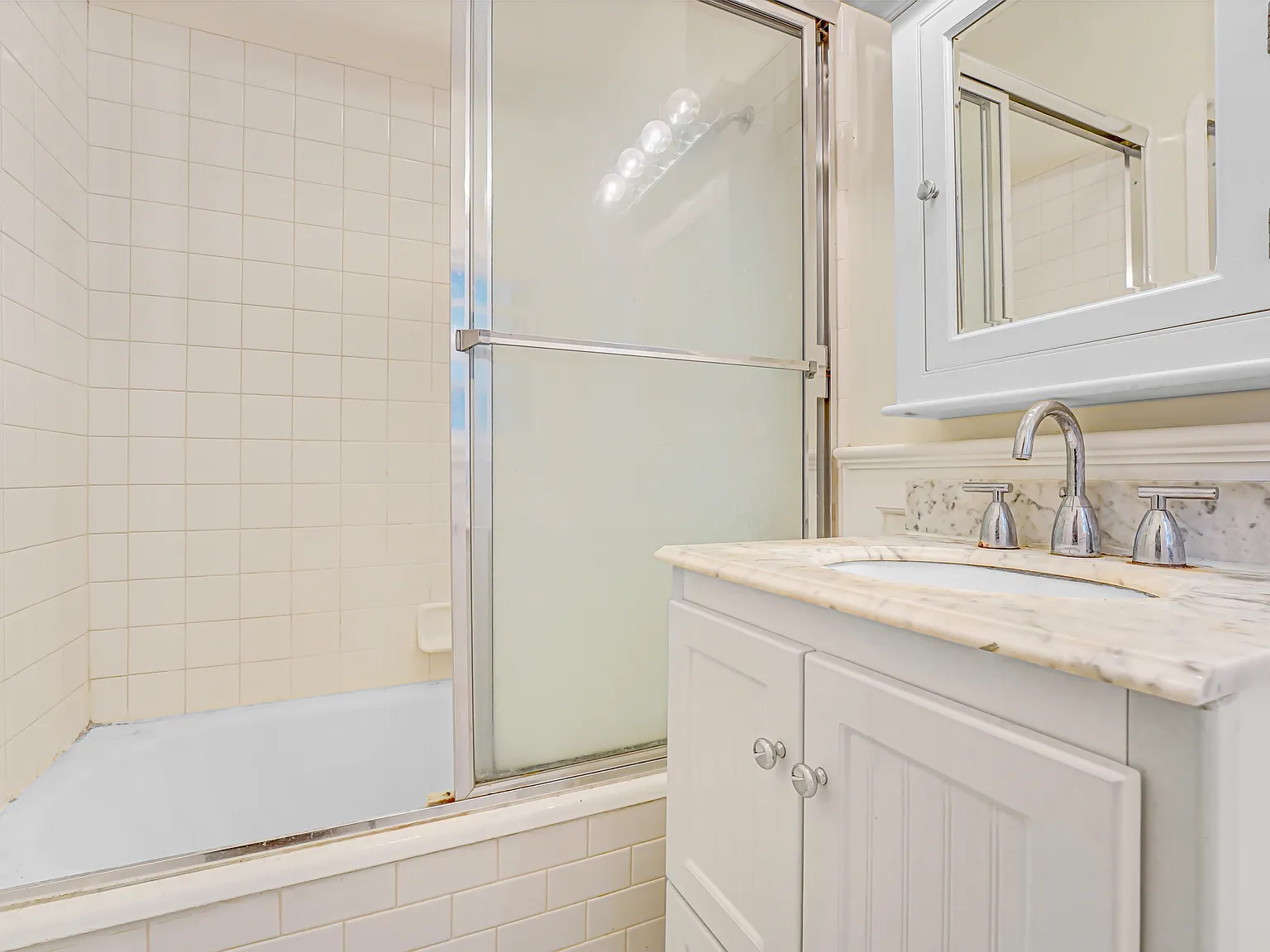 2 bed, 1250 sqft, $4,000 — Photo 3