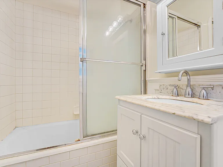 325 N Stanley Ave #327 — Photo 3