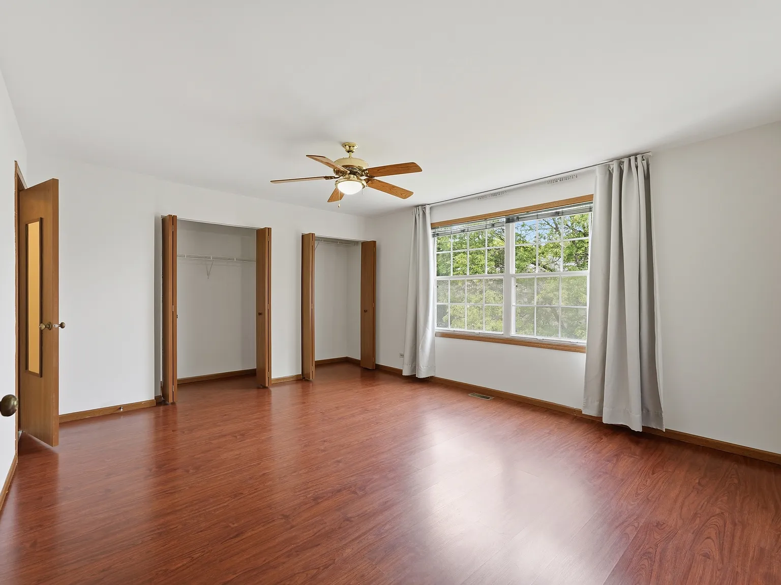 3 bed, 2.5 bath, 2466 sqft, $3,200 — Photo 4