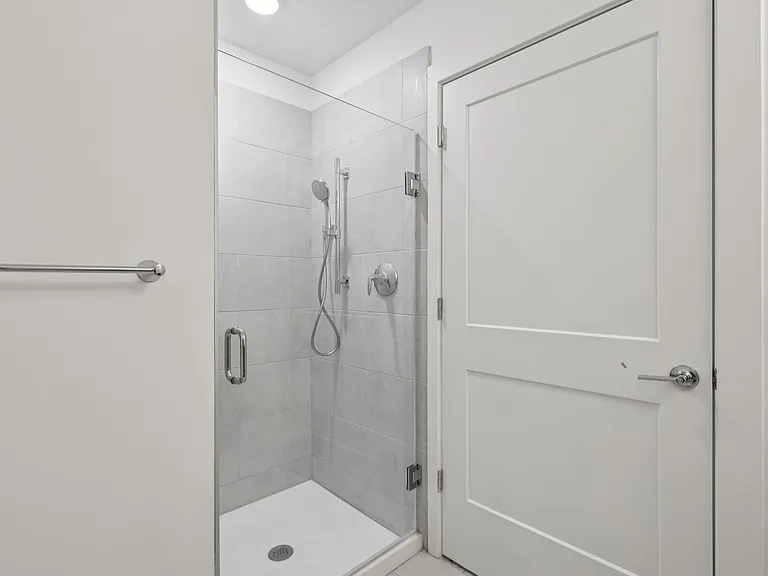 Meridia Roselle Park 10 — Photo 16