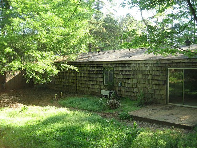 2nd image of 141 Live Oak Dr #2