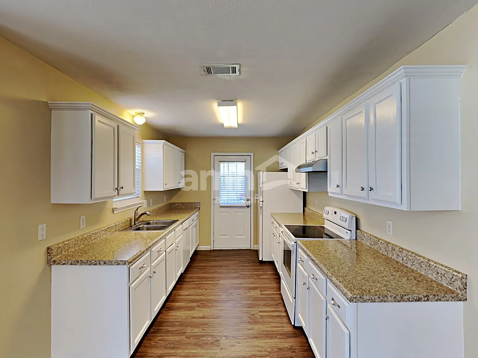 4 bed, 3.0 bath, 1950 sqft, $2,345 — Photo 3