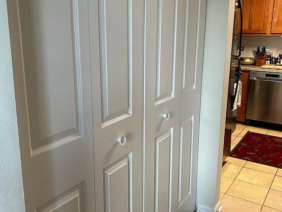 4th image of 101 N Meadowbrook Ln #43C