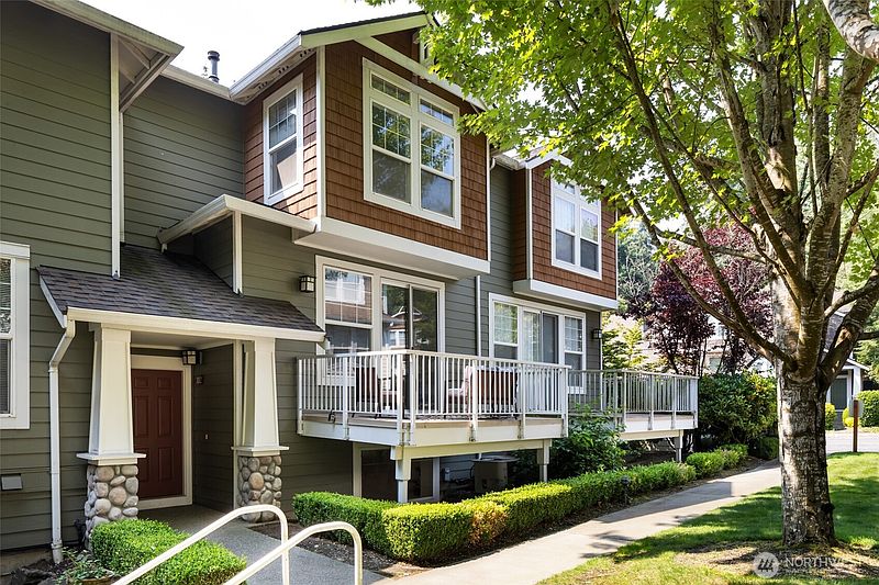 2nd image of 12140 NE 24th Street #102