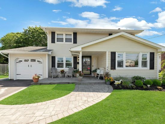 19 Harp Lane, Sayville, NY 11782