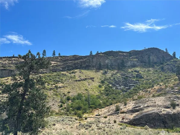 McLaughlin County Rd, Tonasket, WA 98855