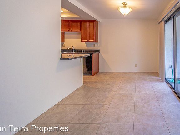 5th image of 524 Via De La Valle Unit D