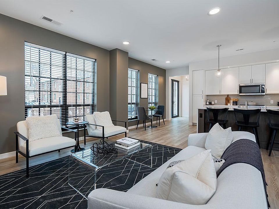 1st image of 409 Oak St #3A