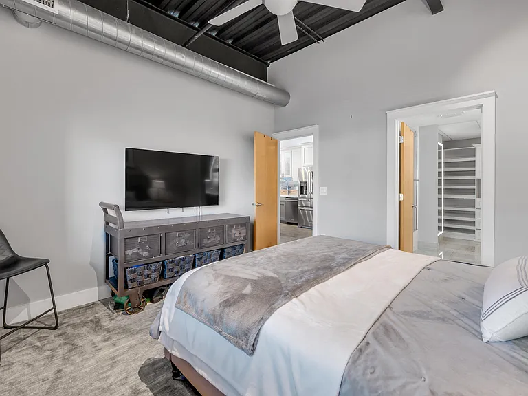 350 E Short St #209 — Photo 28
