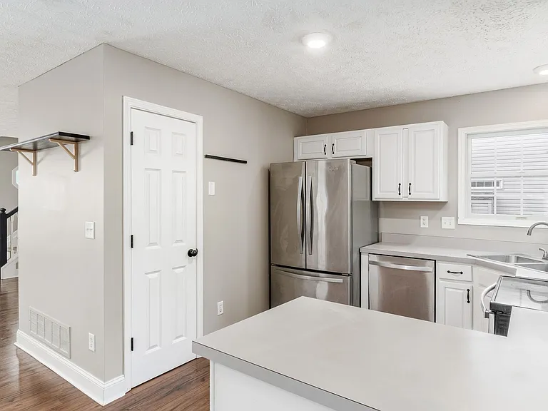 8446-1 Olenbrook Dr — Photo 20