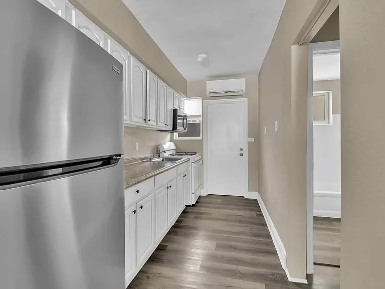 8329 Byron Ave #4 — Photo 2