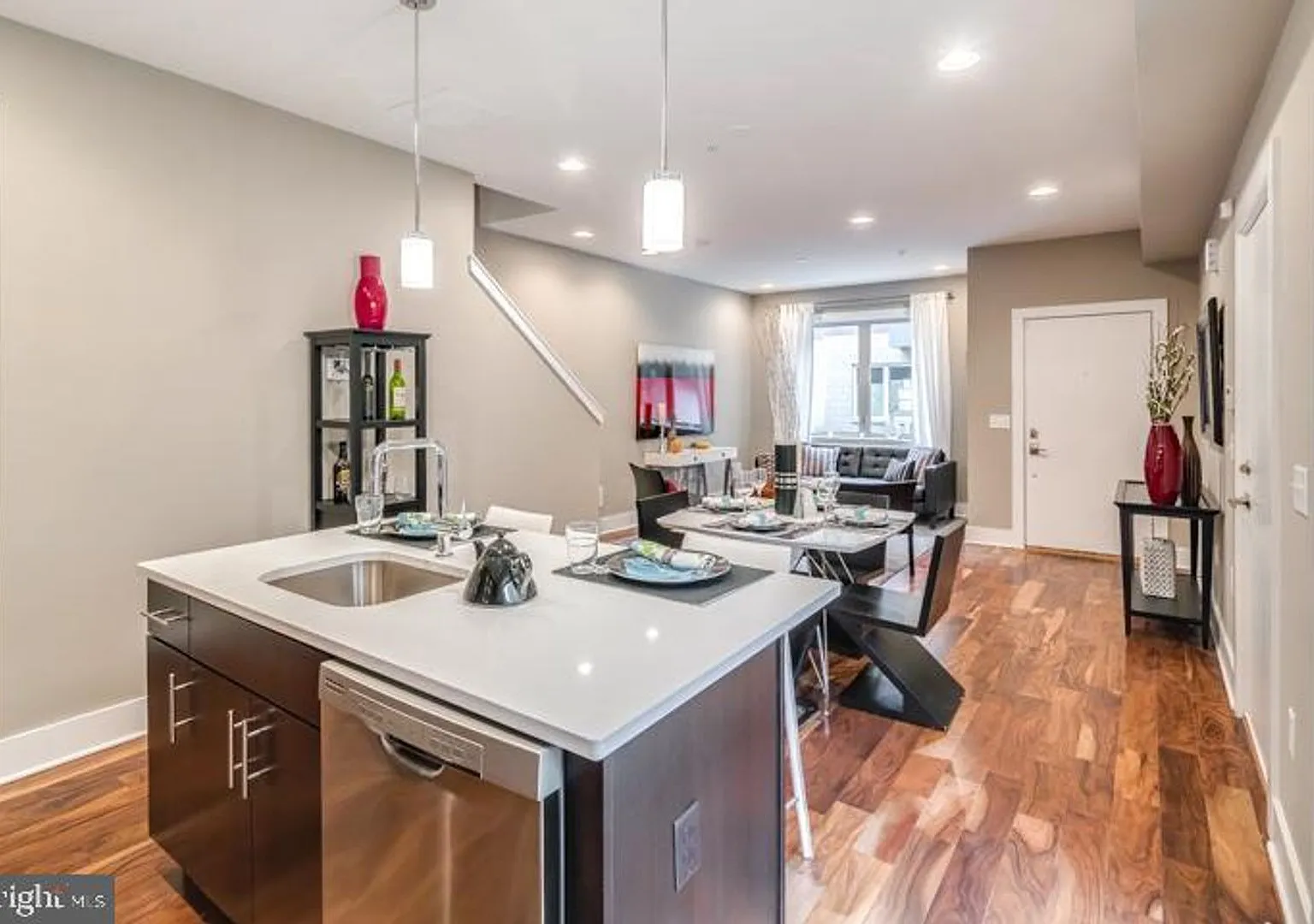 Northern Liberties Townhome with Parking — Photo 4