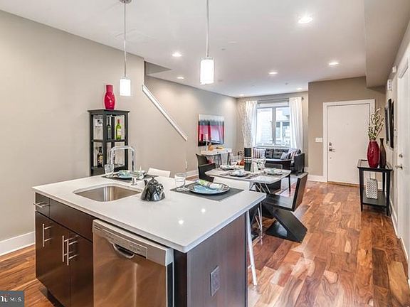 4th image of 826 N 3rd St APT 4