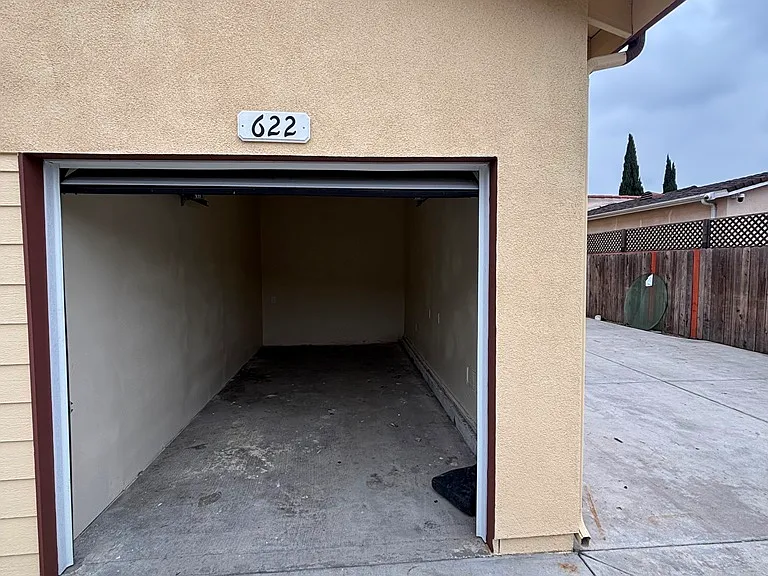 622 E 76th Pl — Photo 20