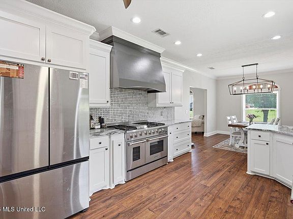 3rd image of 56 Westridge Dr