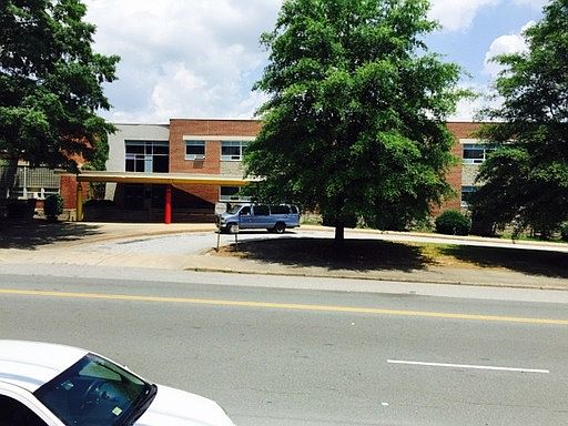 5th image of 1017 W Leigh St