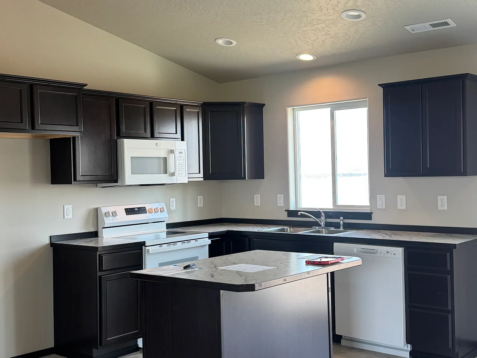3 bed, 1181 sqft, $2,000 — Photo 4