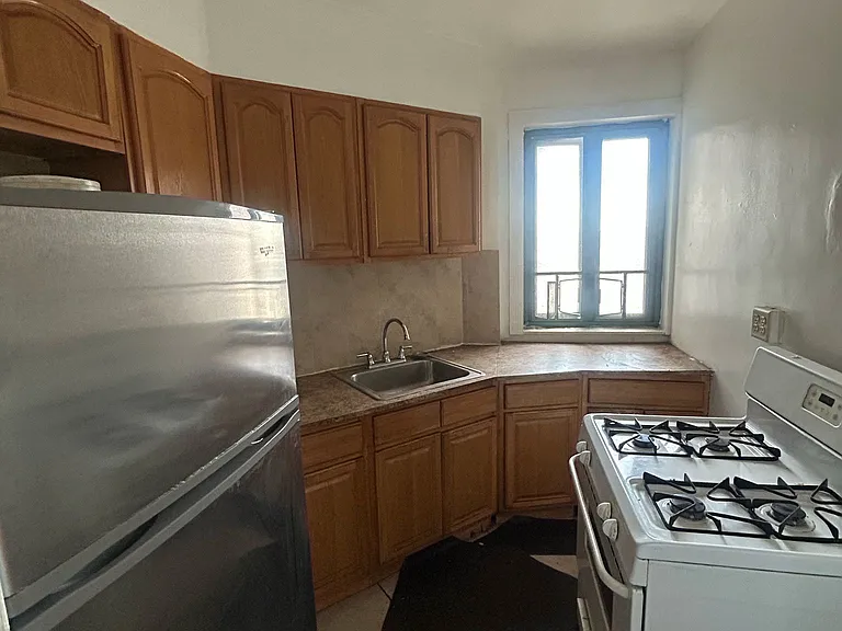 1595 Unionport Rd #3H — Photo 1