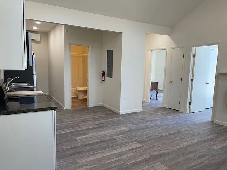 University Park Apartments near Cornell University — Photo 912