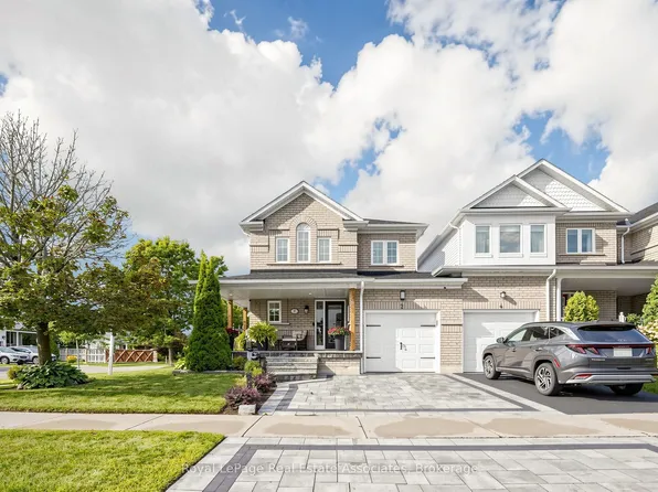 2 Primeau Ave, Whitby, ON L1M 2B7