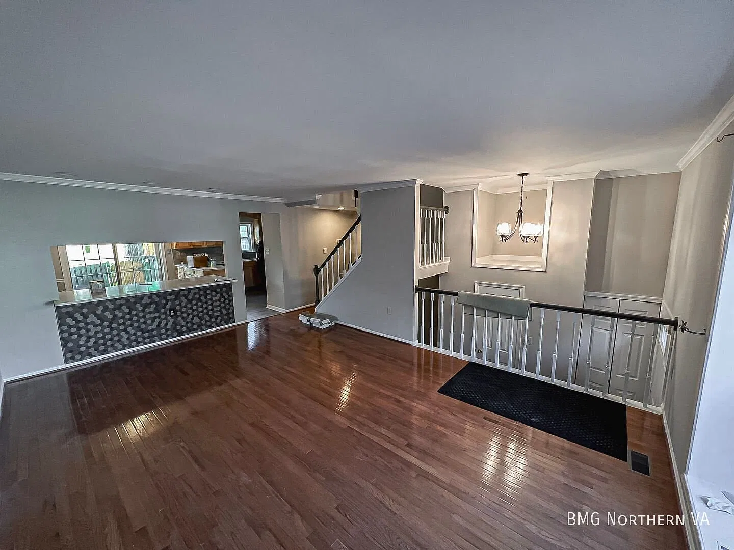 Updated and Upgraded 3BR/2.5BA Dutch Colonial Townhome In Blake Tree Manor — Photo 3