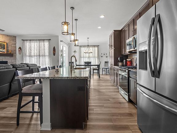 5th image of 2689 Mapleton AVENUE