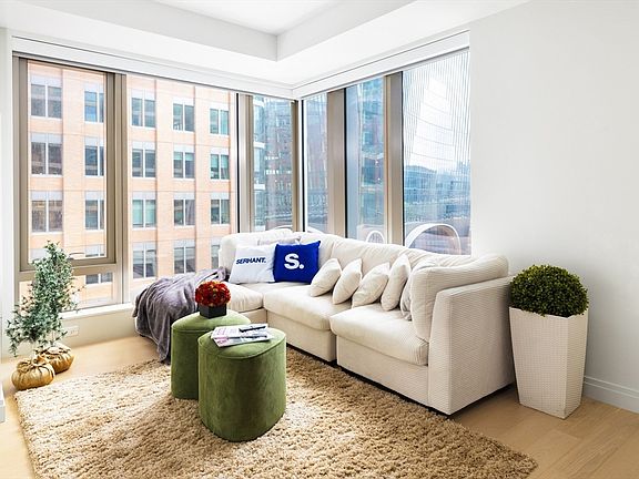 2nd image of 135 Seaport Blvd #708