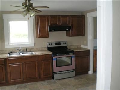 4th image of 130 1/2 Ash St