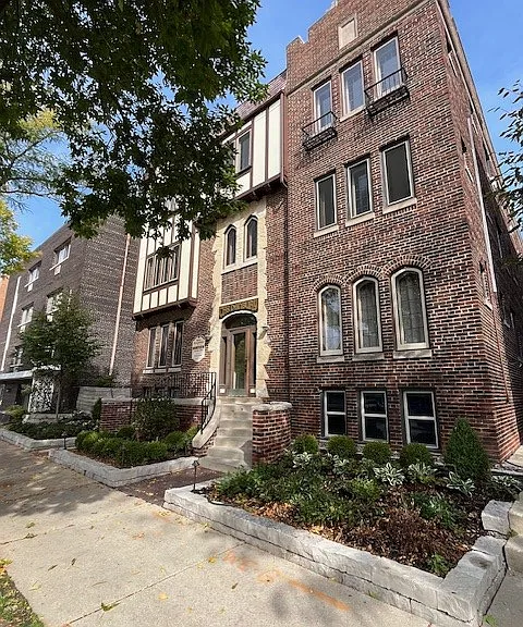 4428 N Oakland Ave — Photo 12
