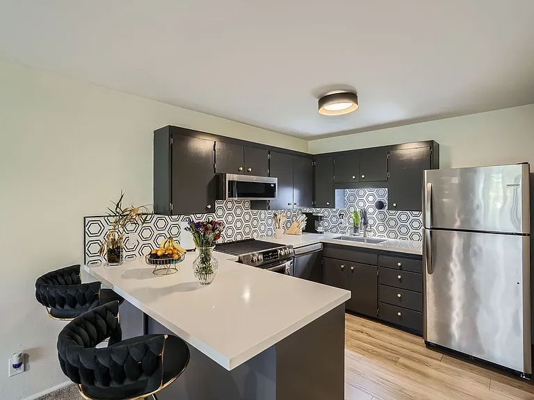 1425 S Puget Dr #301 — Photo 7