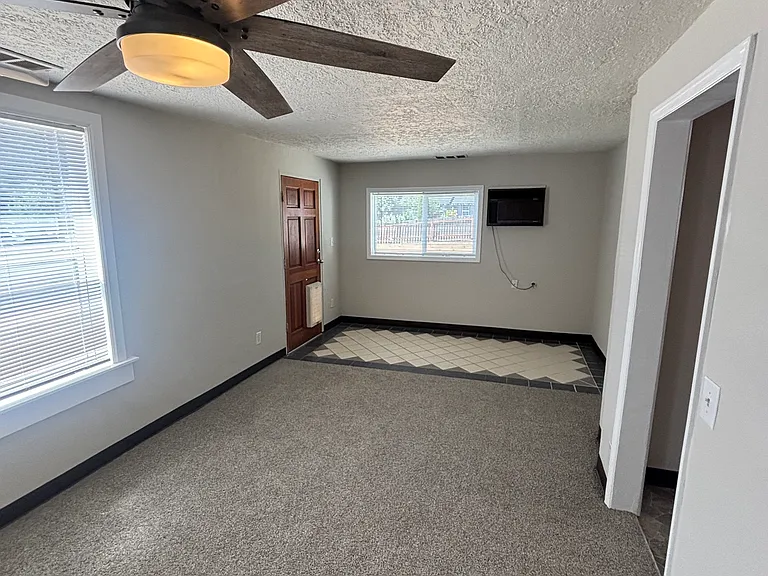 620 23rd St SE — Photo 5