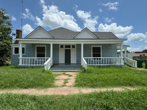 108 S Henrietta St, Henrietta, TX 76365