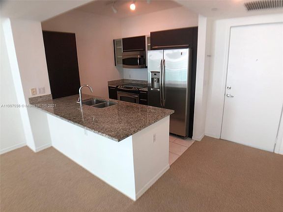 4th image of 950 Brickell Bay Dr APT 702