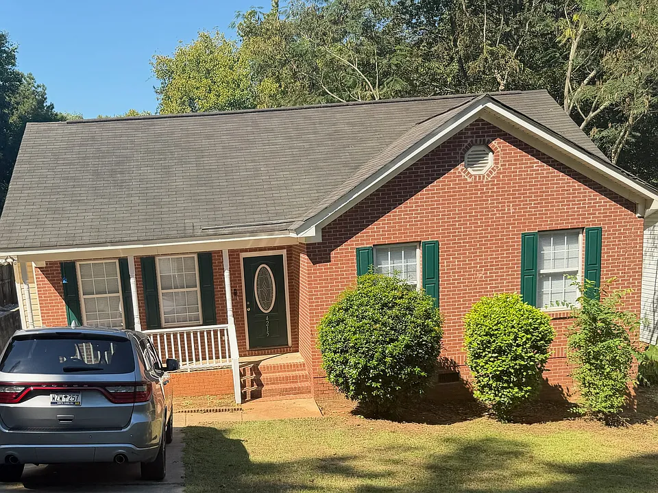 4215 Woodridge Dr