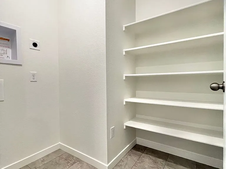 5479 Euclid Ct — Photo 12