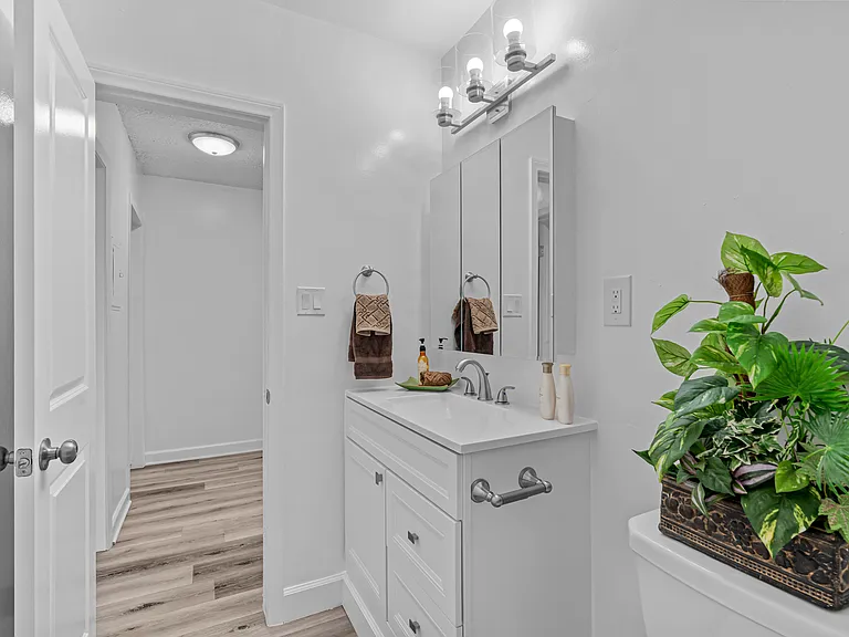 Gardenview Apartments — Photo 14