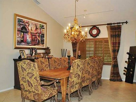 3rd image of 1264 Manor Dr S