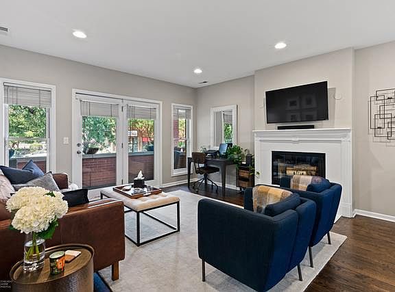 2nd image of 1539 N Wicker Park Ave #1W